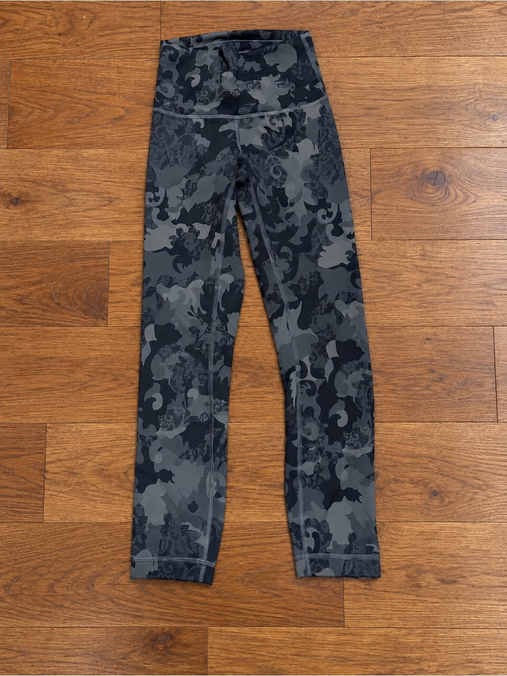 NWOT - Lululemon Black and Gray Floral Camo Leggings size 3